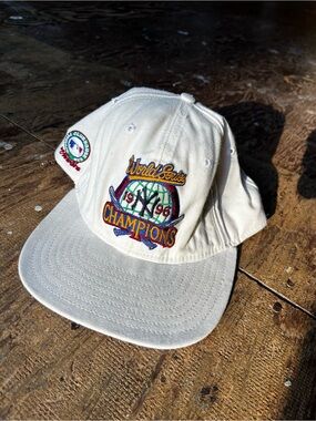 MLB New York Yankees World Series Champions Cream Hat with Multicolor Embroidery